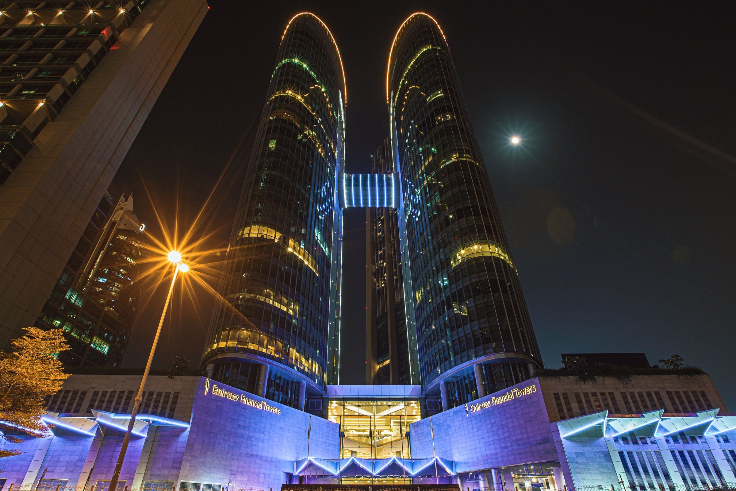 Башни DIFC ночью