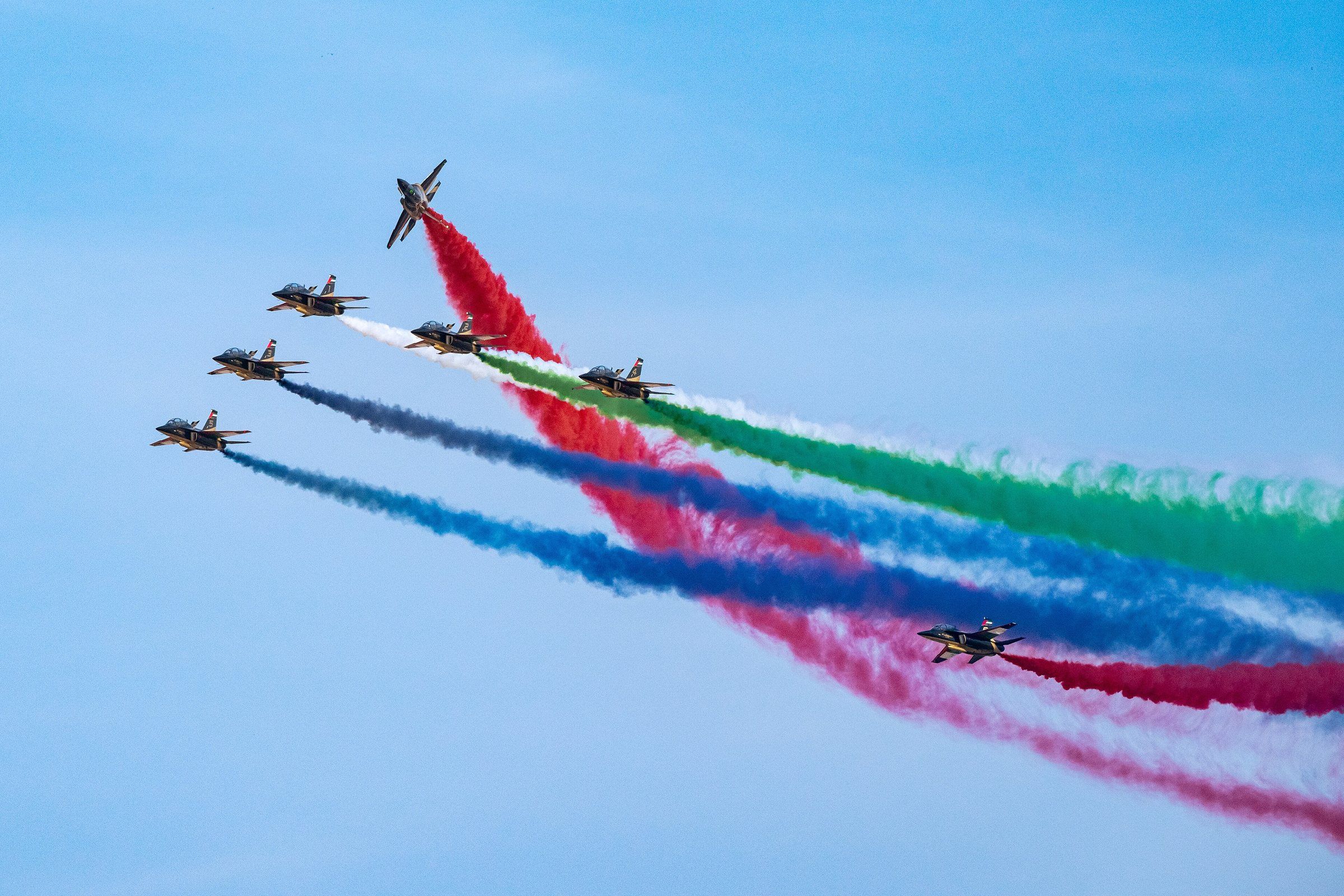 Пилотажная группа Al Fursan над аэропортом Al Maktoum в Dubai South